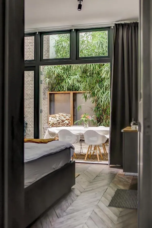 Apartment Canal House With Garden Amsterdam Netherlands